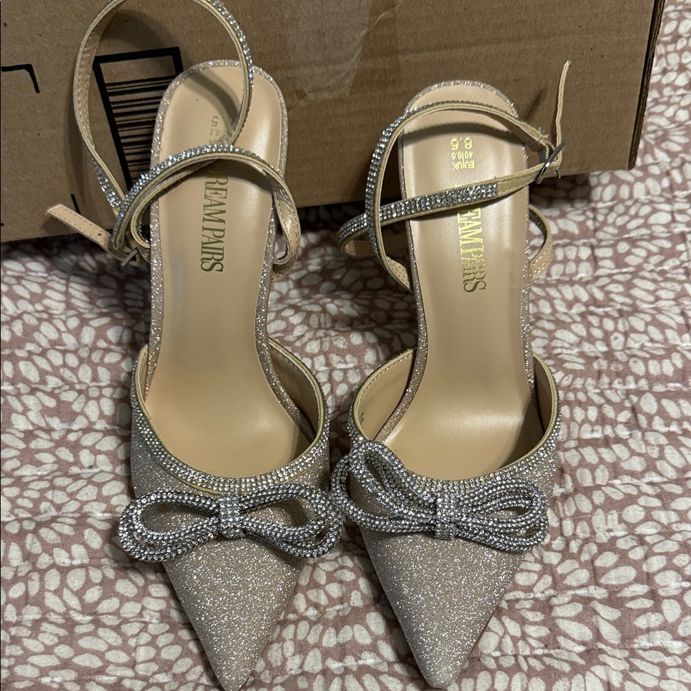 Dream Pairs Glittery gold Heels with Bow, new 8.5 - Picture 2 of 6